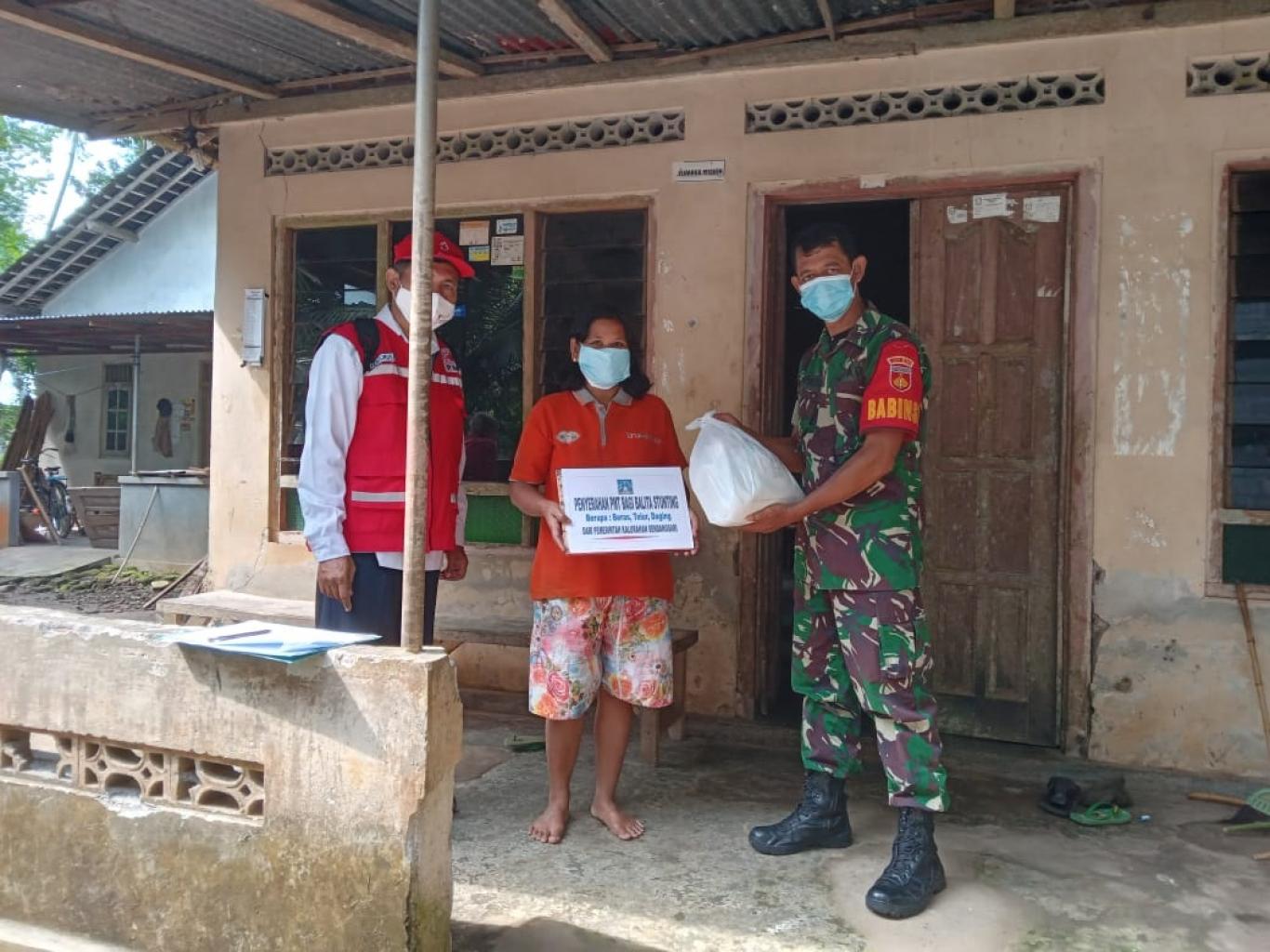 PENYAMPAIAN BANTUAN PMT DD BAGI ANAK STUNTING DI 10 PADUKUHAN