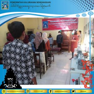 Pelatihan menjahit bagi warga Kalurahan Sendangsari.