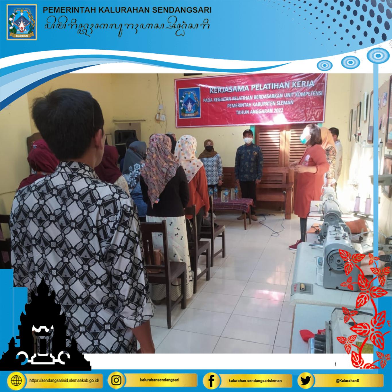 Pelatihan menjahit bagi warga Kalurahan Sendangsari.