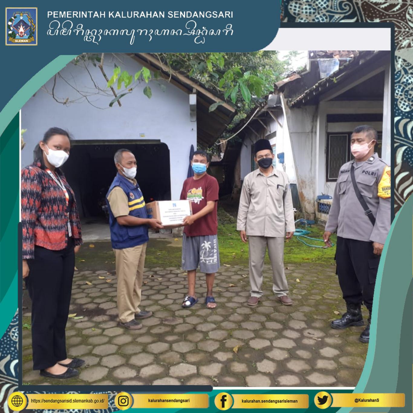 Pemberian Bantuan Untuk Warga yang Isoman di Parakan Wetan