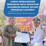 Lurah Sendangsari Serahkan Akta Kematian Almarhum Bapak Sayadi Program Lukadesi