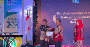 PAMDes Tirtosari Raih Penghargaan Praktik Terbaik dalam Penyelenggaraan 5 Pilar STBM Paripurna Kabupaten Sleman.