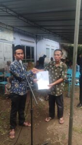 Lurah Sendangsari Serahkan Akta kematian Almarhumah Nuri Diah Setiawaty Program LUKADESI