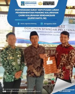 PENYERAHAN SURAT KEPUTUSAN LURAH PEMBERHENTIAN PAMONG KALURAHAN CARIK KALURAHAN SENDANGSARI SUPRIYANTO, SE.