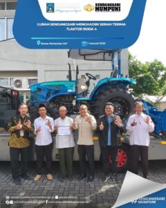 LURAH SENDANGSARI MENGHADIRI SERAH TERIMA TLAKTOR RODA 4 DI DINAS PERTANIAN DIY