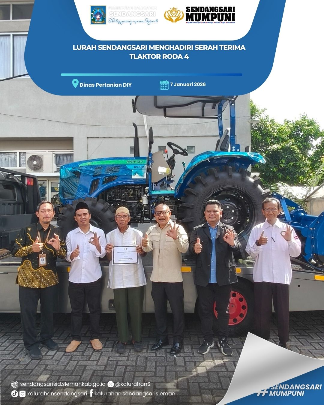 LURAH SENDANGSARI MENGHADIRI SERAH TERIMA TLAKTOR RODA 4 DI DINAS PERTANIAN DIY