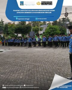 PAMONG DAN STAF KALURAHAN SENDANGSARI HADIRI UPACARA BENDERA DI KAPANEWON MINGGIR